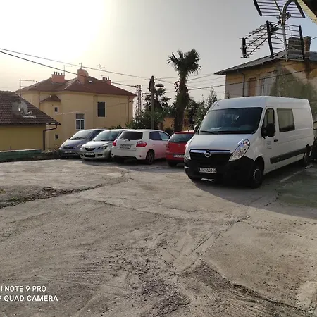 Gostinjska kuća Ellena Sunshine 3*