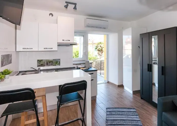 Pensionat Ellena Sunshine 3*