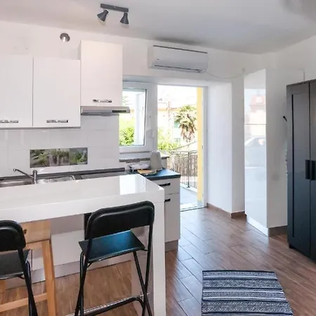 Pensiune Ellena Sunshine 3*