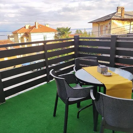 Ellena Sunshine オパティヤ